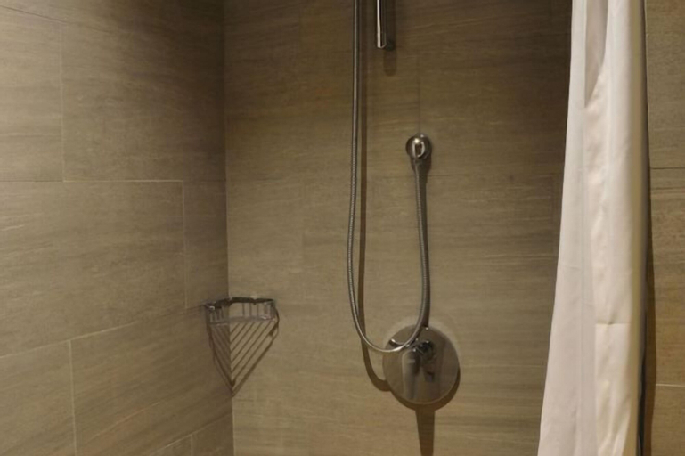 Bathroom 10