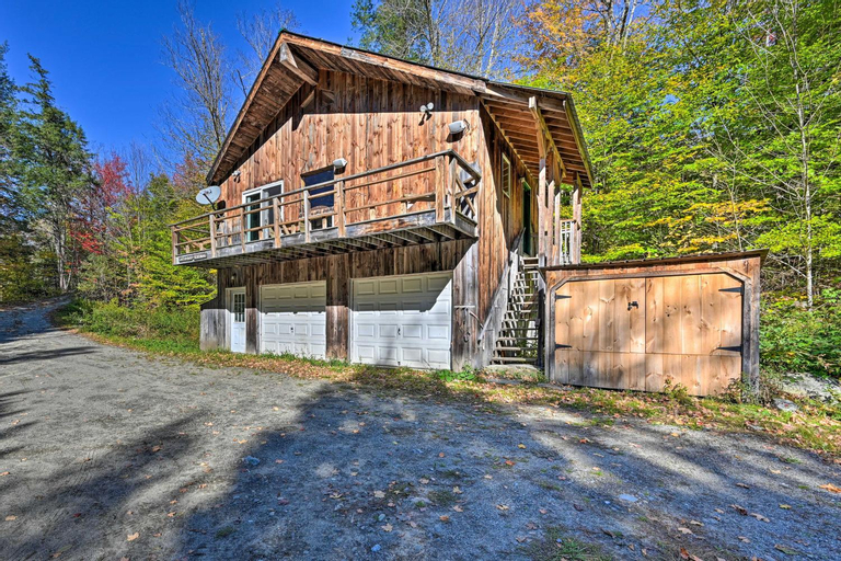 Remote Cabin with Fire Pit 3 Miles to Stowe Mtn!, Lamoille