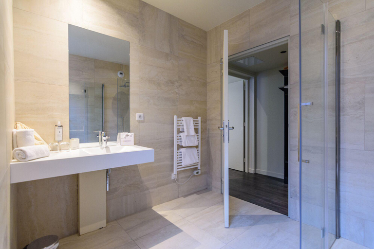 Bathroom 14
