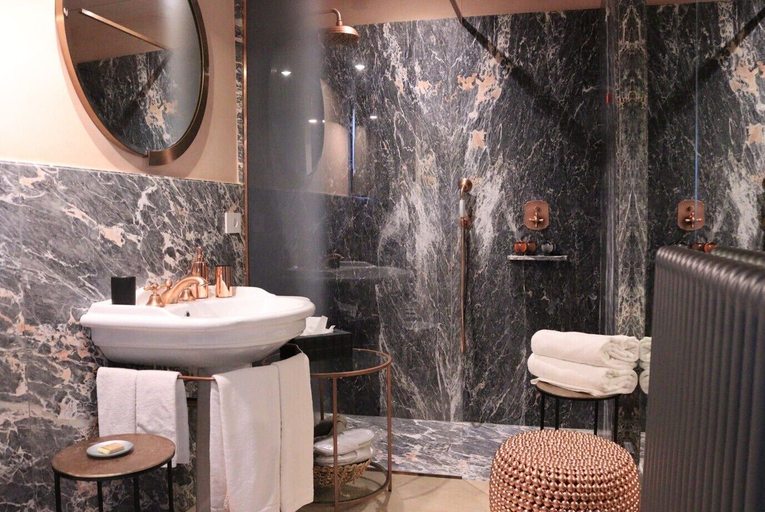 Bathroom 5, Palazzo Maresgallo, Lecce