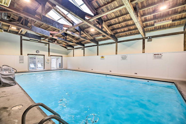 Sport & Beauty 2, Mountain Condo with Views Near Hiking and Biking!, Lamoille