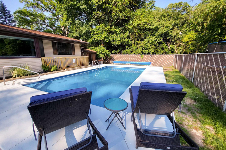 Sport & Beauty 2, Spacious Getaway w/ Heated Private Pool!, LaPorte