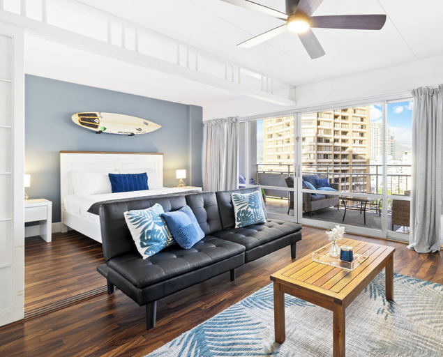 Others 5, Ilikai Hotel Studio, Honolulu