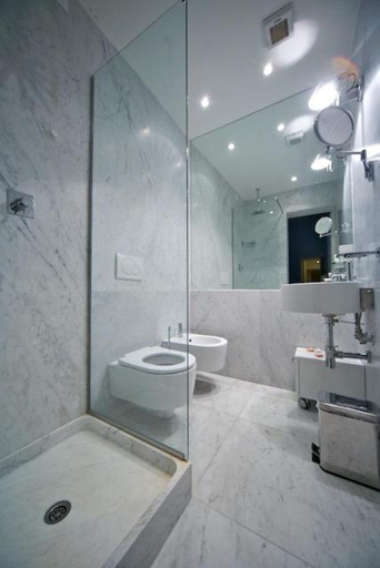 Bathroom 10