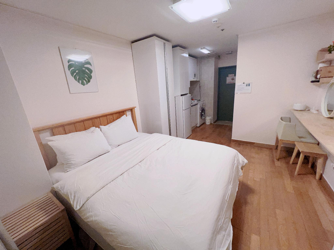 Whouse-sinchon, Mapo