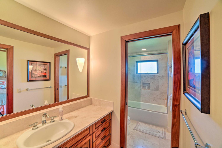 Bathroom 4, 'Tropical Paradise' Resort Villa: 1 Mile to Beach!, Hawaii