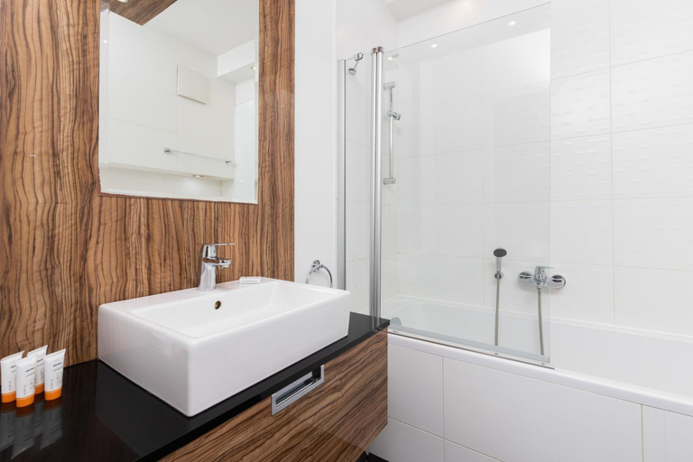 Bathroom 2, Atelier Residence Apartment by Noclegi Renters, Warsaw