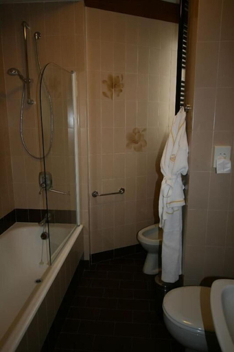 Bathroom 4