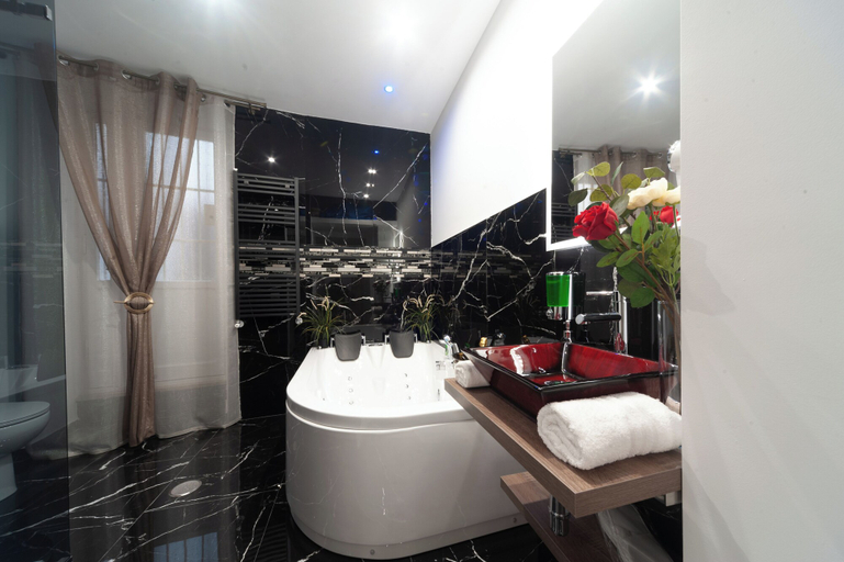 Bathroom 3, Farnese Jacuzzi Apartment, Rome