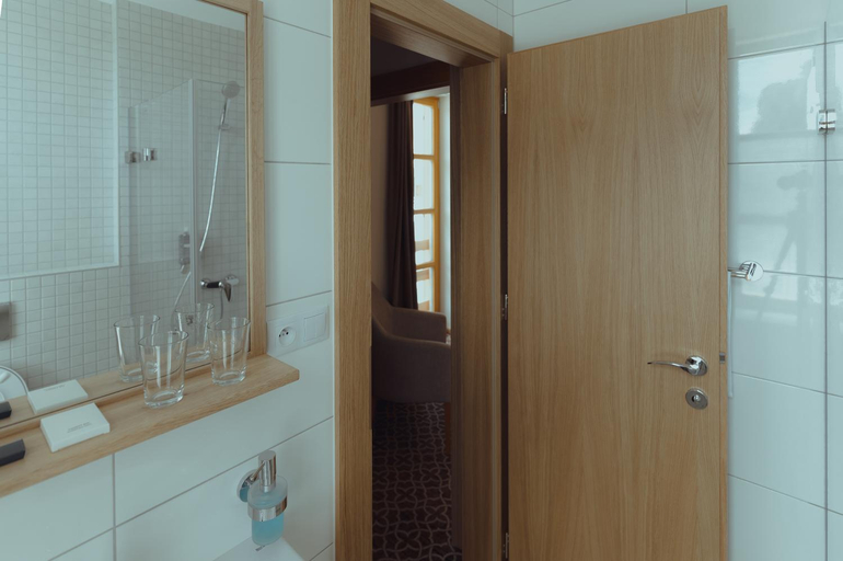 Bathroom, Brigaderos Hotel Brigadir Borsi, Trebišov