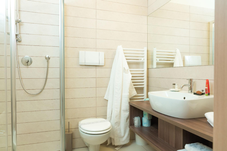 Bathroom 11