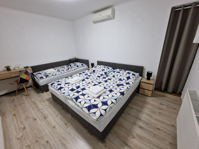 Others 5, Penzion Lea, Šala