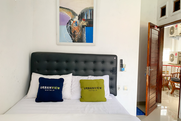 Urbanview Hotel Permata Syariah Garut Room Type - Superior Room