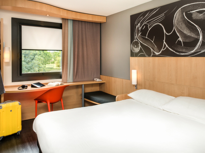 Bedroom, ibis Montceau Les Mines, Saône-et-Loire