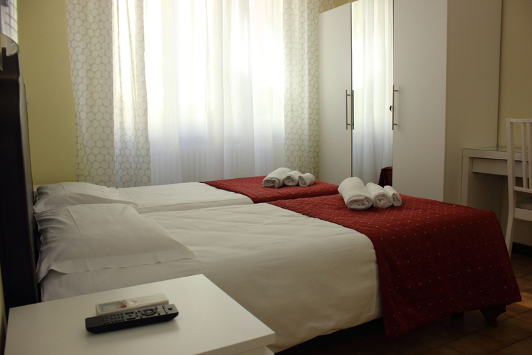 Bedroom 4, Albergo Hotel Giardino, Monza and Brianza
