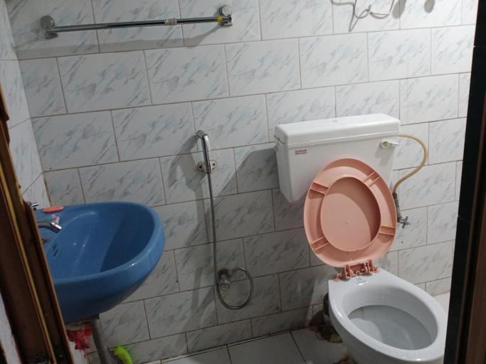 Bathroom 3, Darjeeling Home, Darjiling