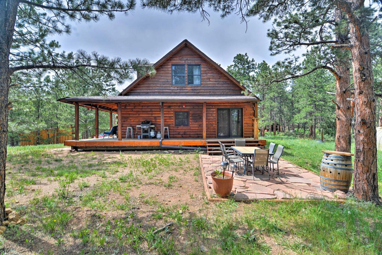 The Pinecone Palace with Hiking Trail Access!, Boulder