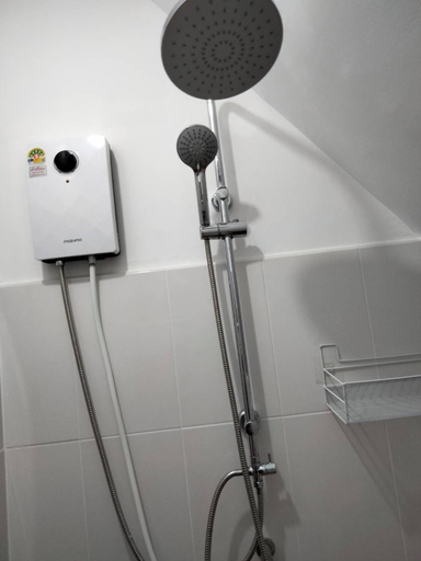 Bathroom 4, UnclesaiThecamp, Dan Chang