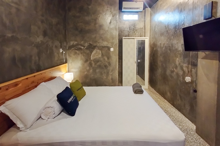 Urbanview Hotel Keys Home Syariah Banjarmasin - Tap to explore photos