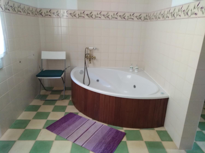 Bathroom 3, Aproveite o sabor do Alentejo, Serpa