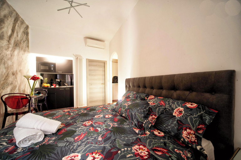 Bedroom 2, Farnese Jacuzzi Apartment, Rome
