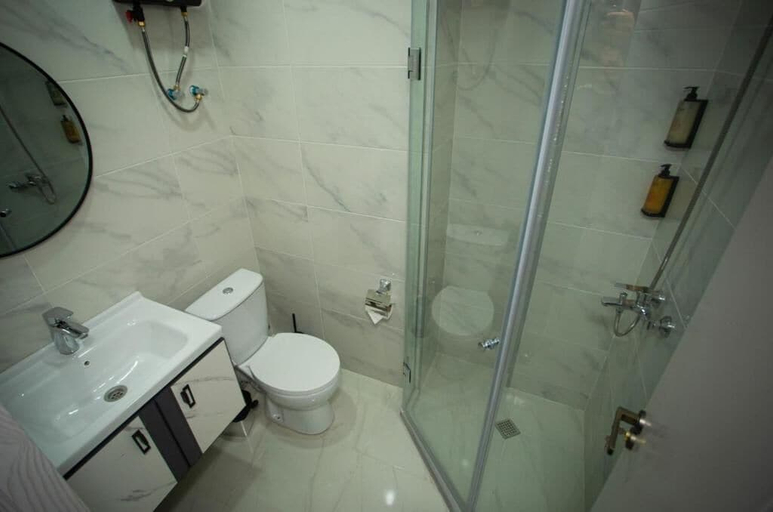 Bathroom 4, Dreamside Apartments, Kobuleti