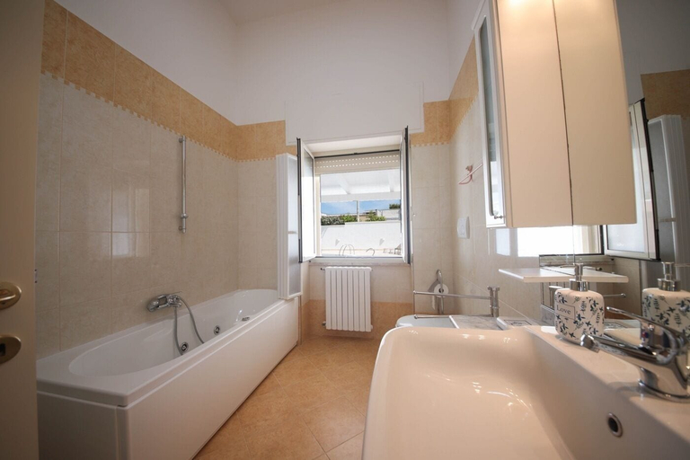 Bathroom 4, Villa Azzurra Seaview In Monopoli Puglia, Bari