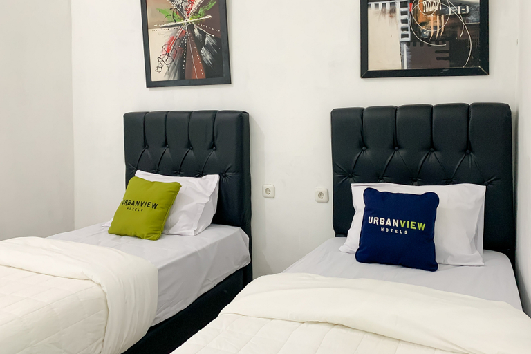 Urbanview Hotel Permata Syariah Garut Room Type - Deluxe Twin Room