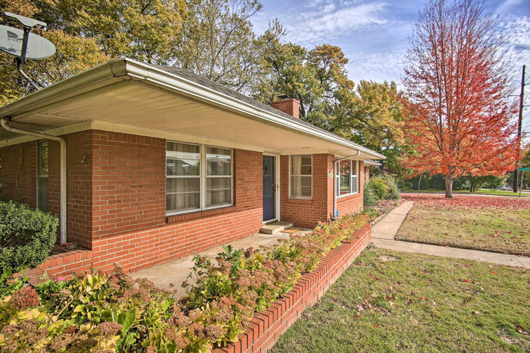 Ranch-Style Cottage - 2 Miles to Philbrook Museum!, Tulsa