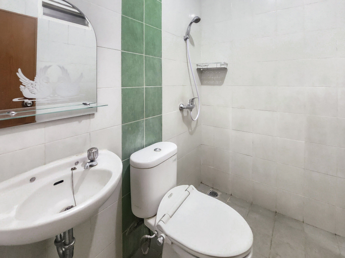 Bathroom 3, Urbanview Bromo 18 Homestay Karawaci, Tangerang