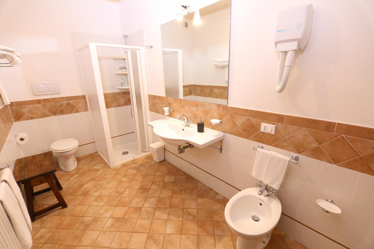 Bathroom 2, Agriturismo Arlena, Viterbo