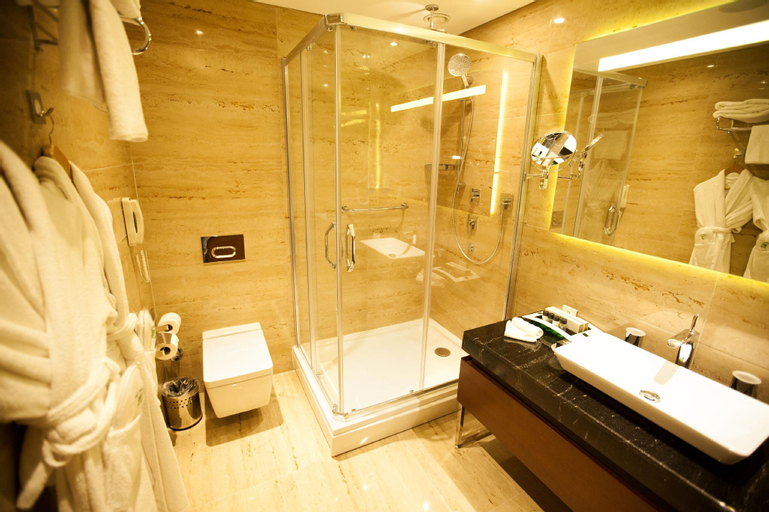 Bathroom 19