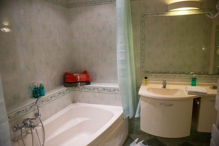 Bathroom 3, La Maison de Famille, Gard