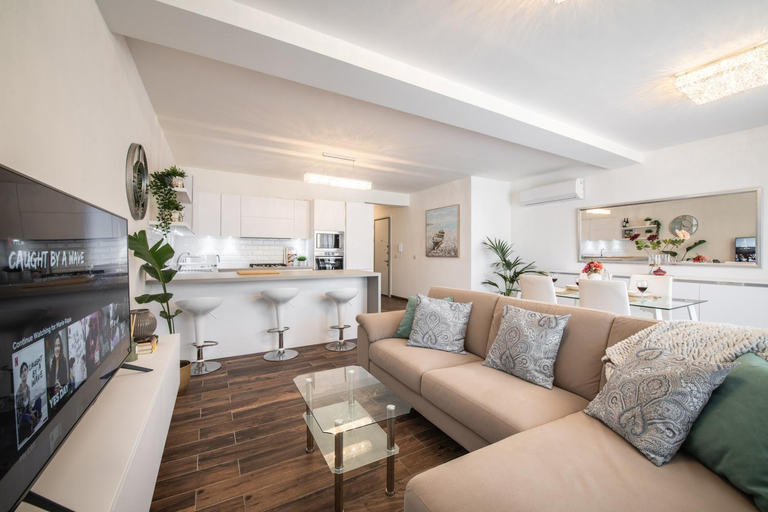 Others 2, Electra Residence - Luxury Central Beachview Apartment