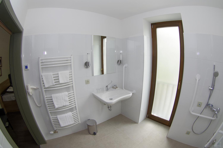 Bathroom 3, Hotel Therapia, Pécs