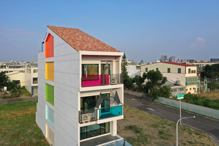 Exterior & Views