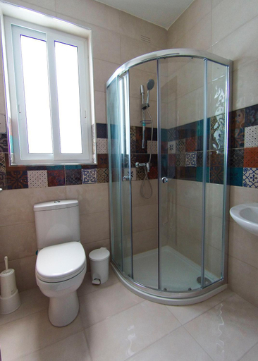 Bathroom 2, F12 Room 1, Private Room two single beds shared bathroom in shared Flat