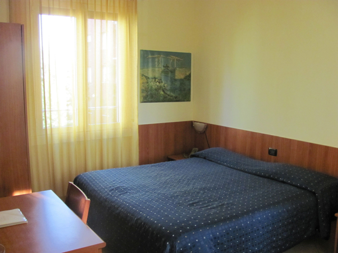 Bedroom 2, Albergo Hotel Giardino, Monza and Brianza