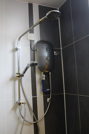 Bathroom 14