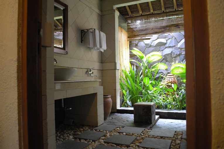 Bathroom 10