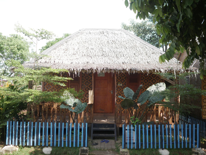 Exterior 1