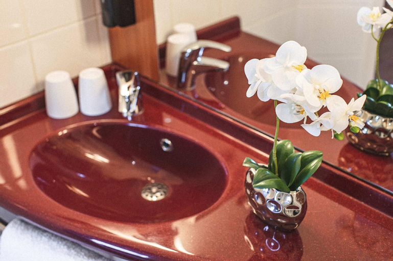 Bathroom 14