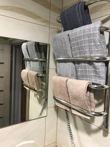 Bathroom, Апартаменти у лісі, Novomoskovs'ka