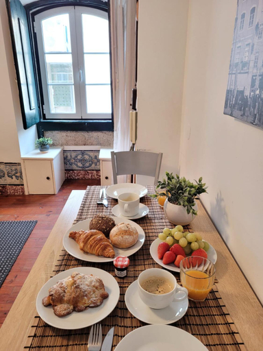 Food & Drinks, Cozy Estrela Apartment, Lisbon