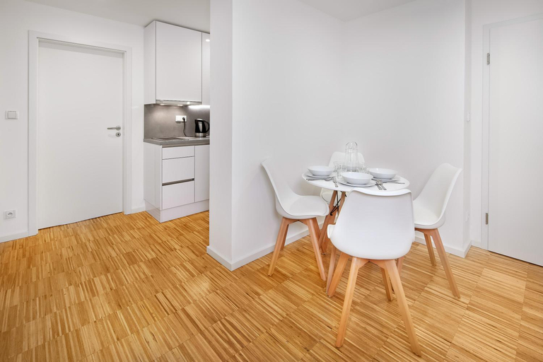 Others 3, DownTown Suites Kodanska, Praha 2