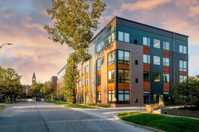 Exterior & Views 1, Sleepover Studio Apartments Des Moines, Polk