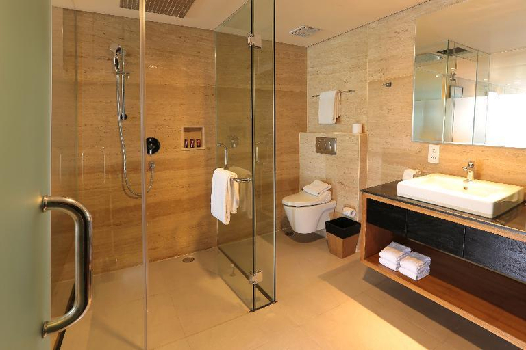 Bathroom 10