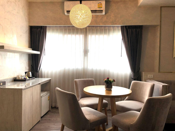 Dining Room 14