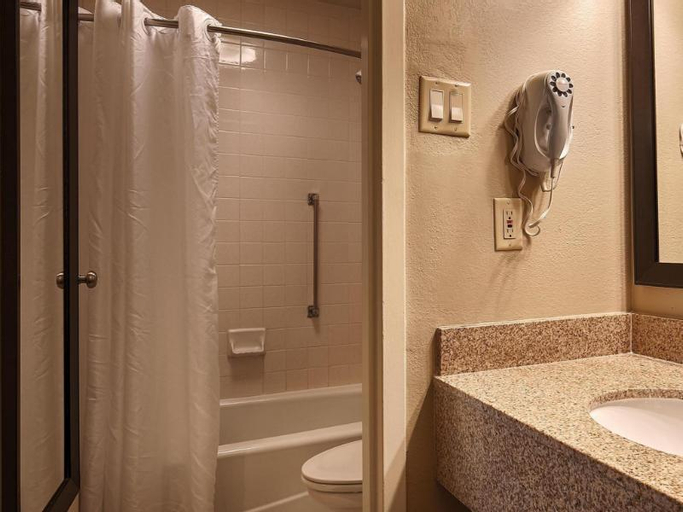 Bathroom 13
