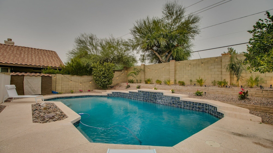Sport & Beauty 5, Fully Renovated Kierland Retreat W/pool & 4-bdrms!, Maricopa